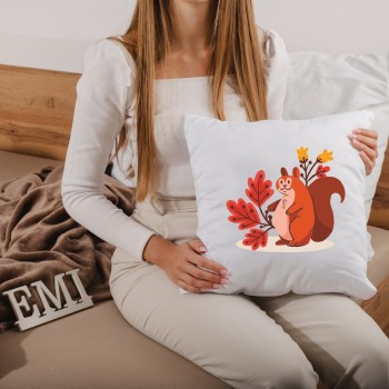 dekorativny_vankus_s_potlacou_emi