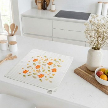 biely_damaskovy_obrus_emi