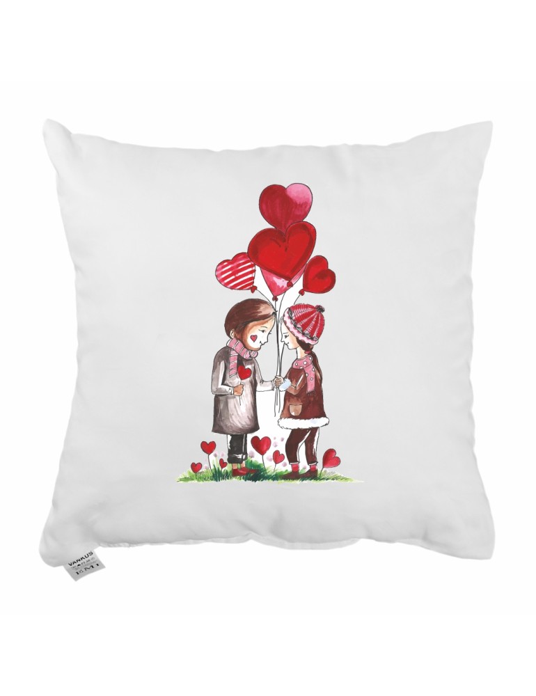 dekorativny_vankus_first_love_emi