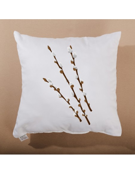 biely_dekorativny_vankus_emi