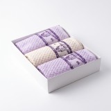 Detail_levanduloveho_motivu_na_frote_utierke_Lavender_flasticka_a_vetvicka_levandule