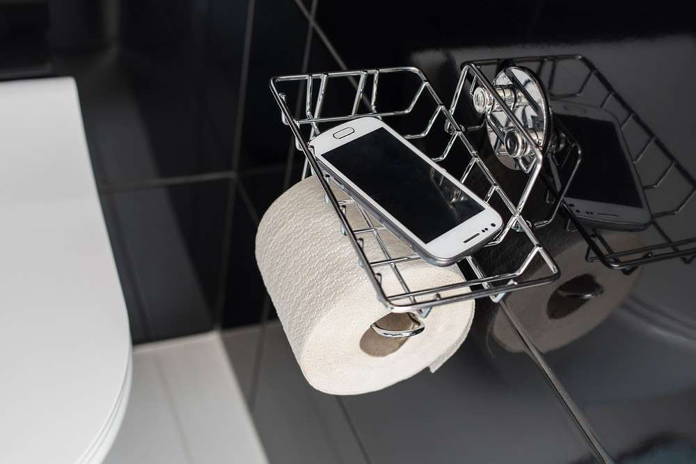 drziak_chromovany_s_polickou