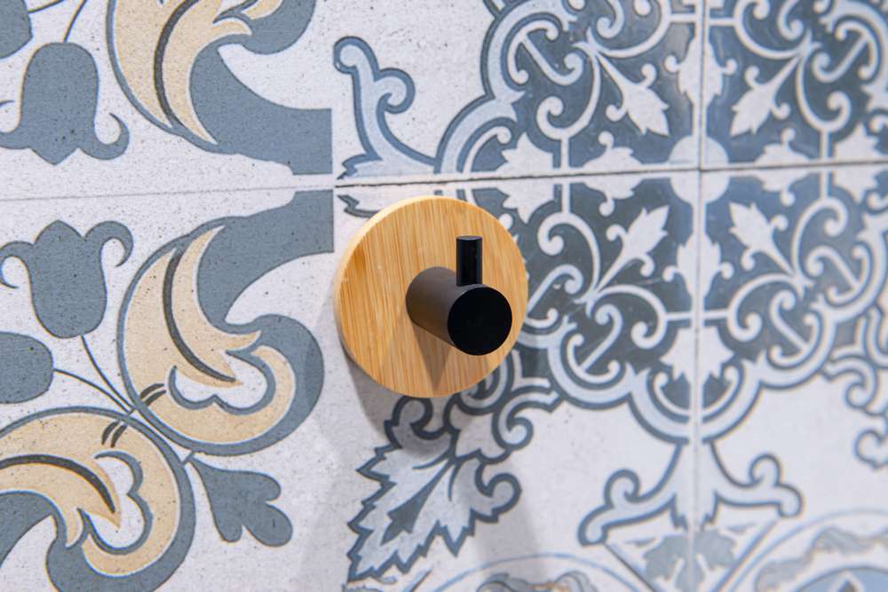 vesiak_na_stenu_do_kupelne