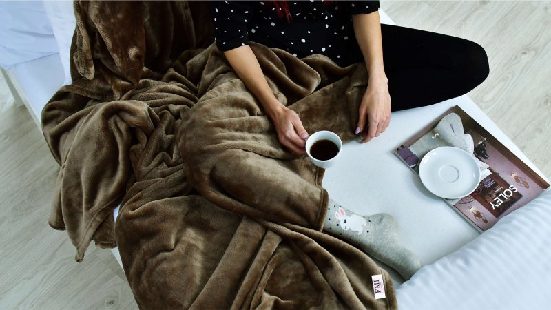 hnedá deka na posteľ 150 x 200