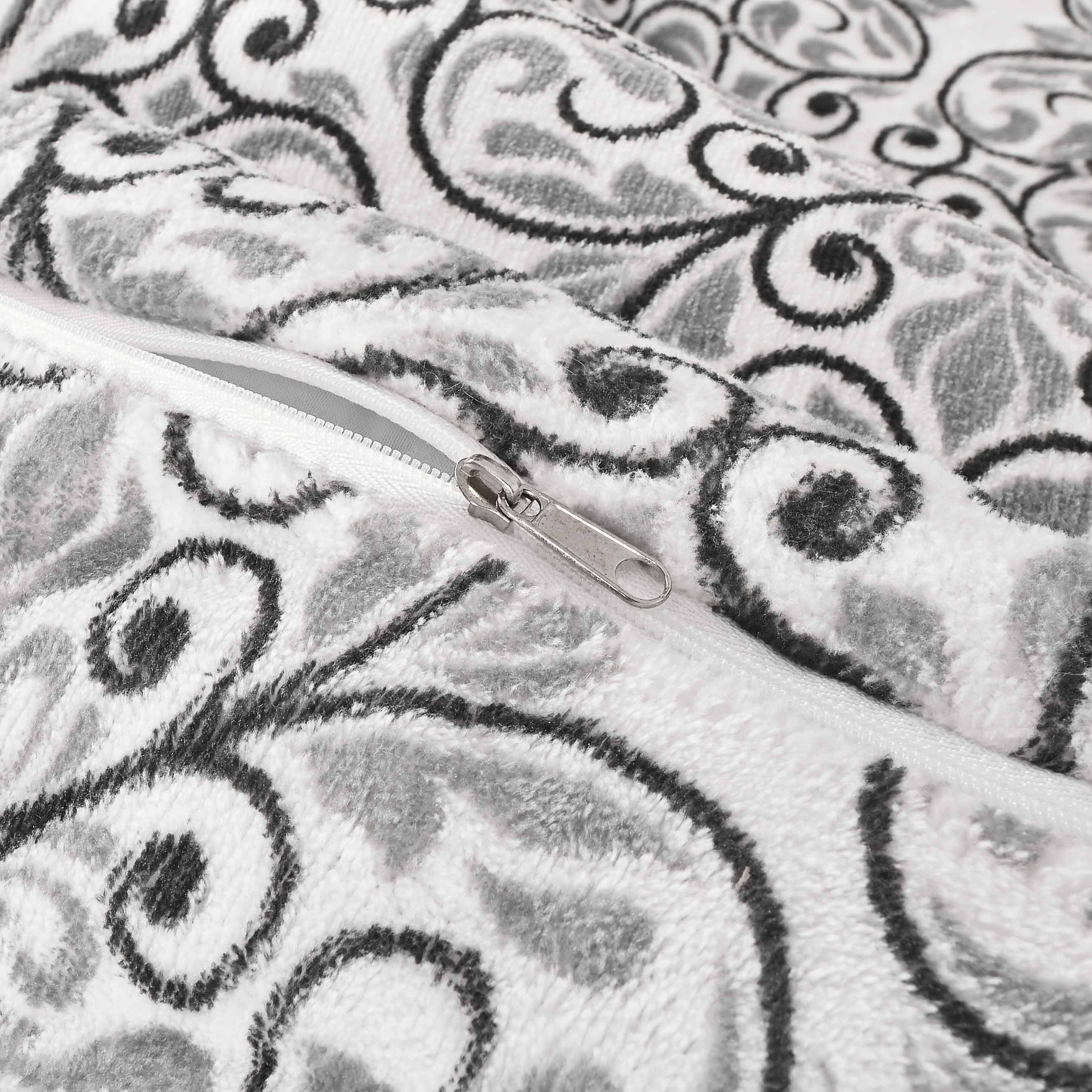 mikroplys_so_zipsom_emi